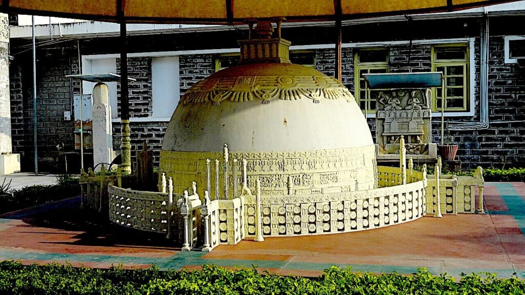 Scale model of the Amarāvatī stūpa showing the dome and surrounding railing, illustrating stūpa-centered sacred space in early South Indian Buddhism